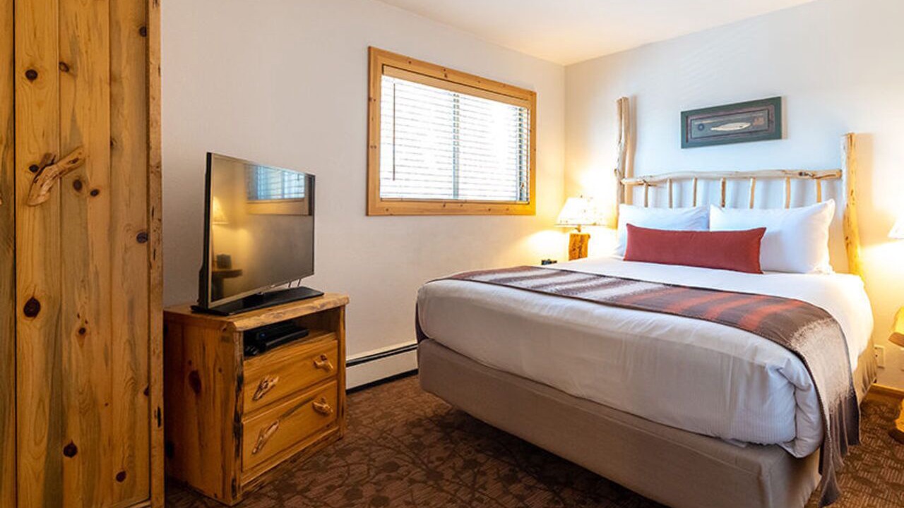Photo of Bedroom in Tahoya Shores