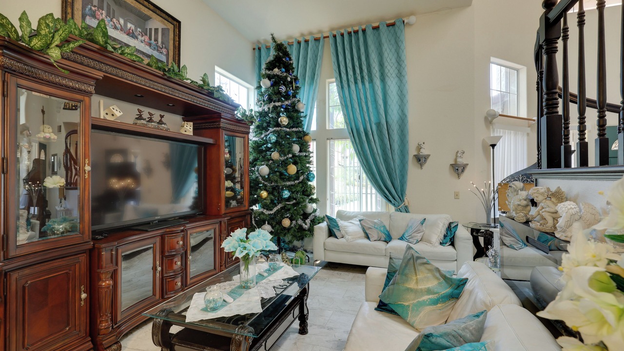 Photo of Livingroom in North Valley