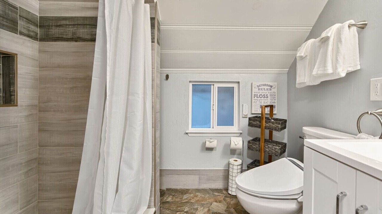 Photo of Bathroom in Al Tahoe