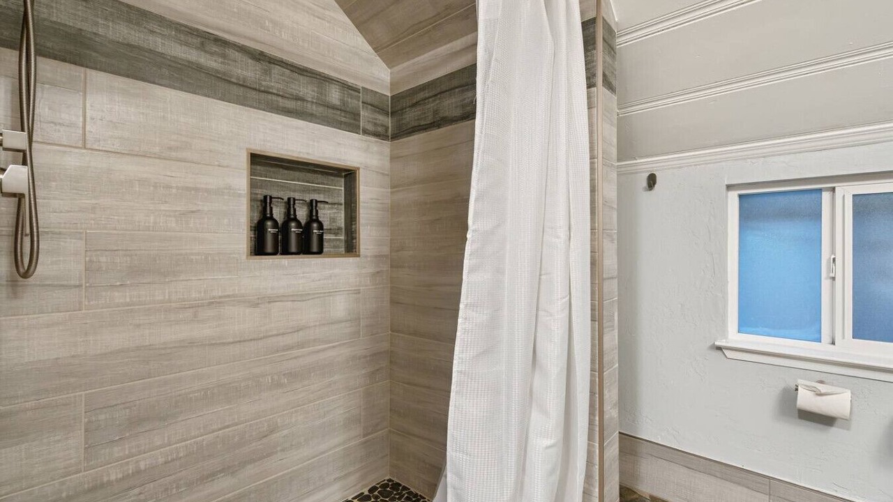 Photo of Bathroom in Al Tahoe