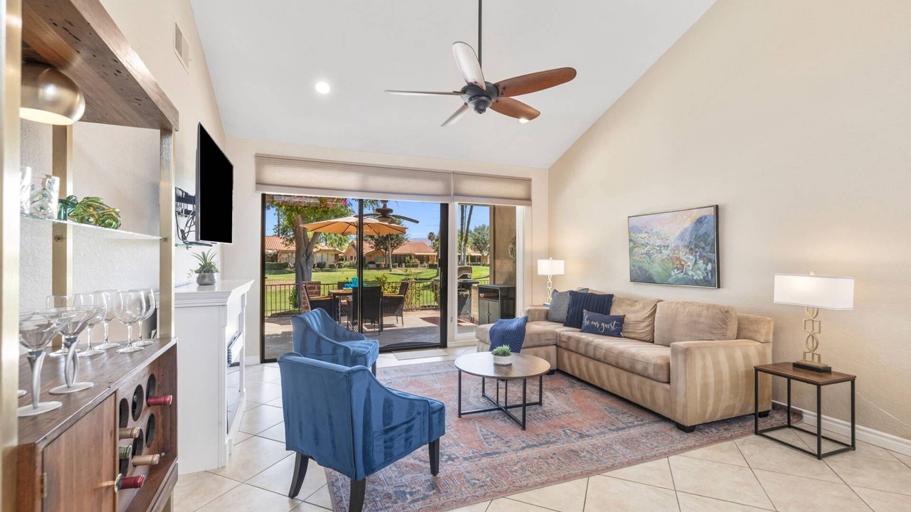 Photo of Livingroom in Palm Desert