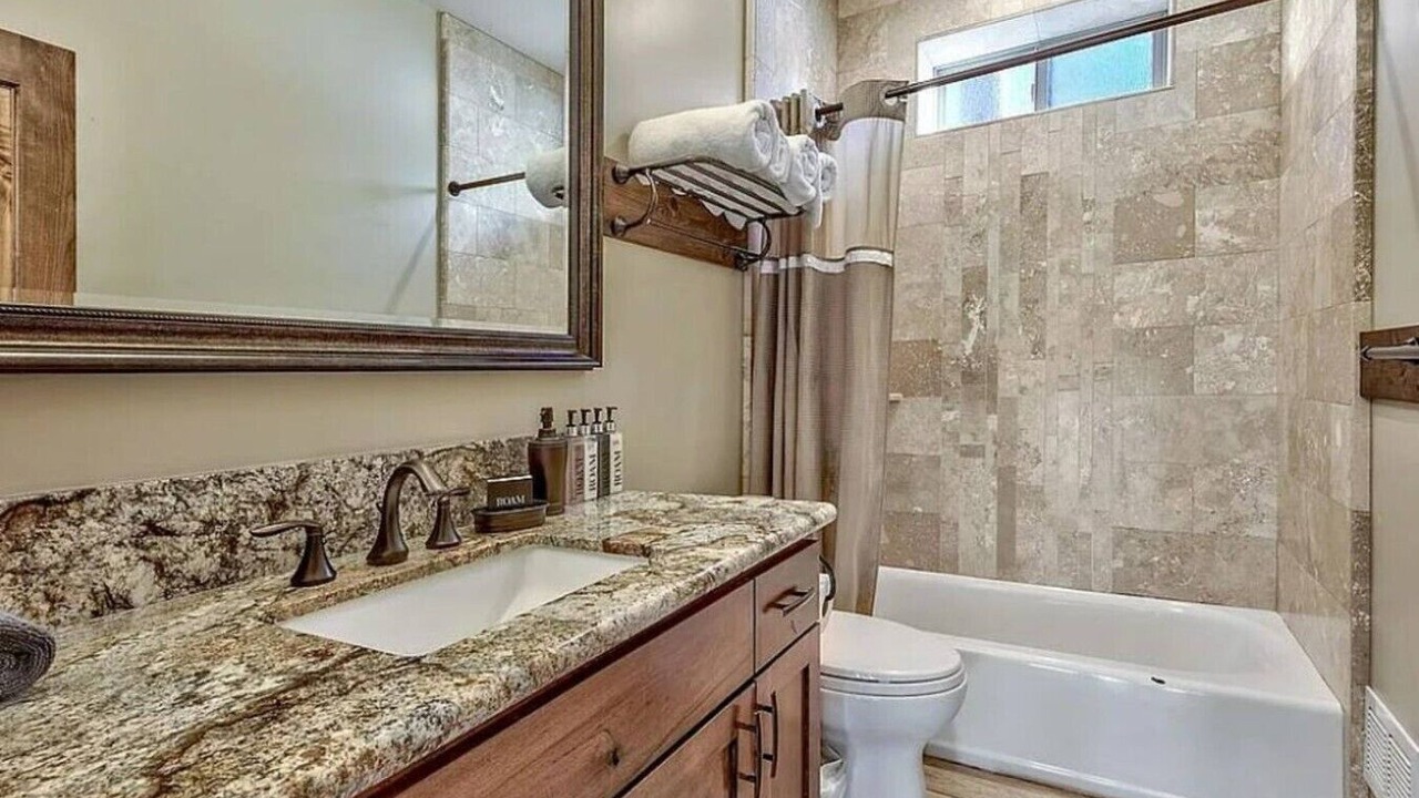 Photo of Bathroom in Al Tahoe