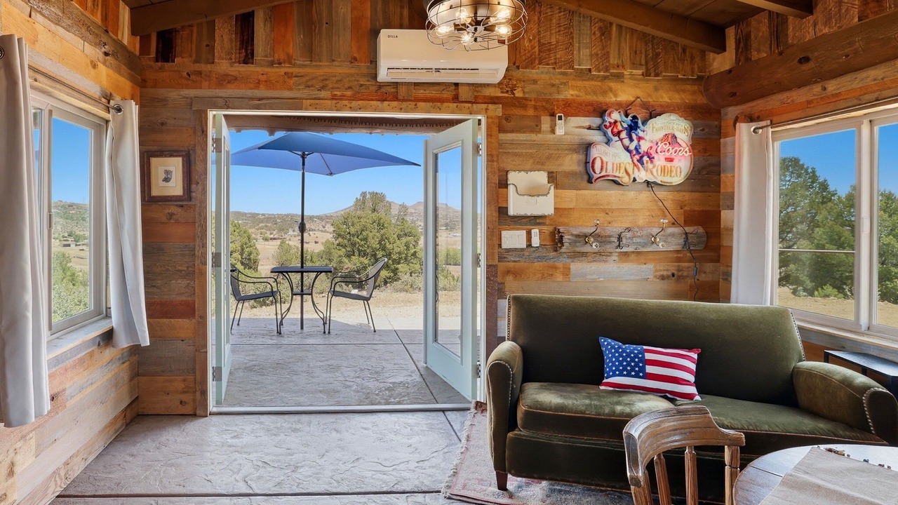 Photo of Livingroom in Iron Springs
