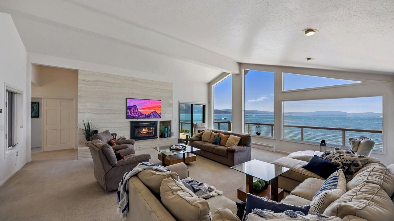 Photo of Livingroom in Tahoe Keys
