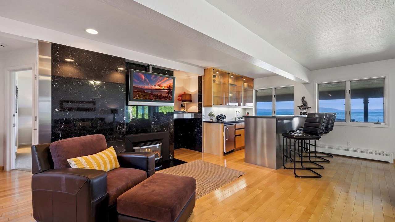 Photo of Livingroom in Tahoe Keys