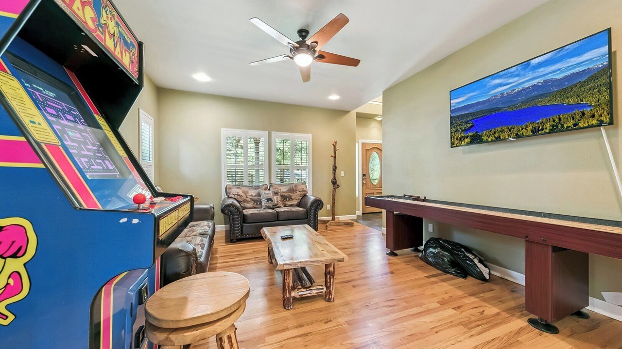 Photo of Livingroom in Montgomery Estates