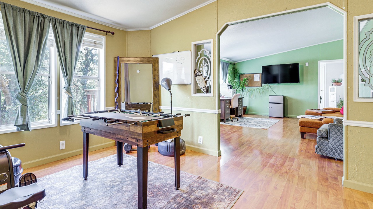 Photo of Bedroom in Clear Lake