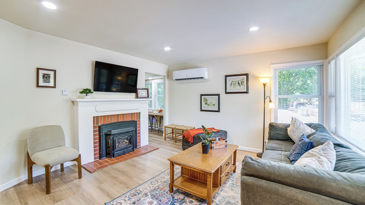 Photo of Livingroom in Willits
