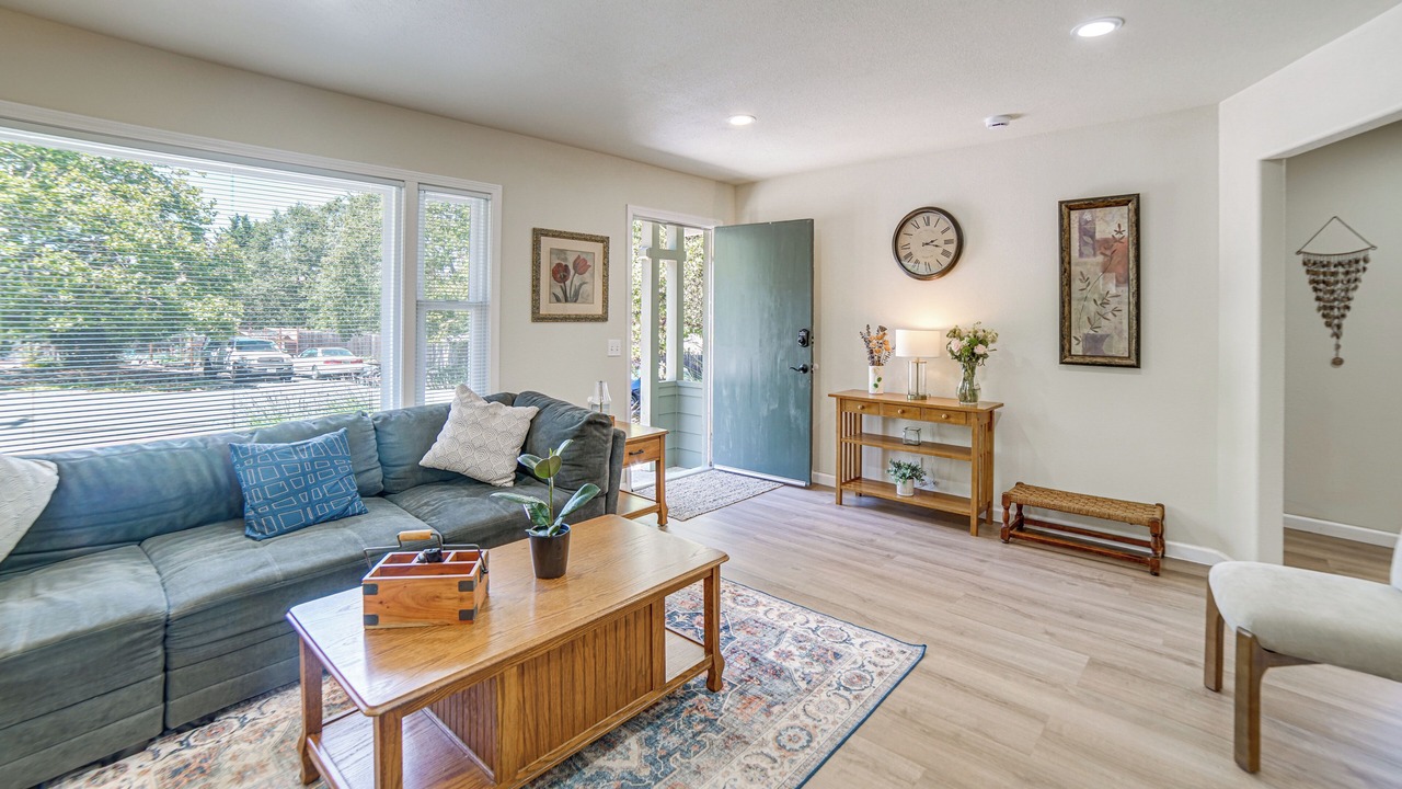 Photo of Livingroom in Willits