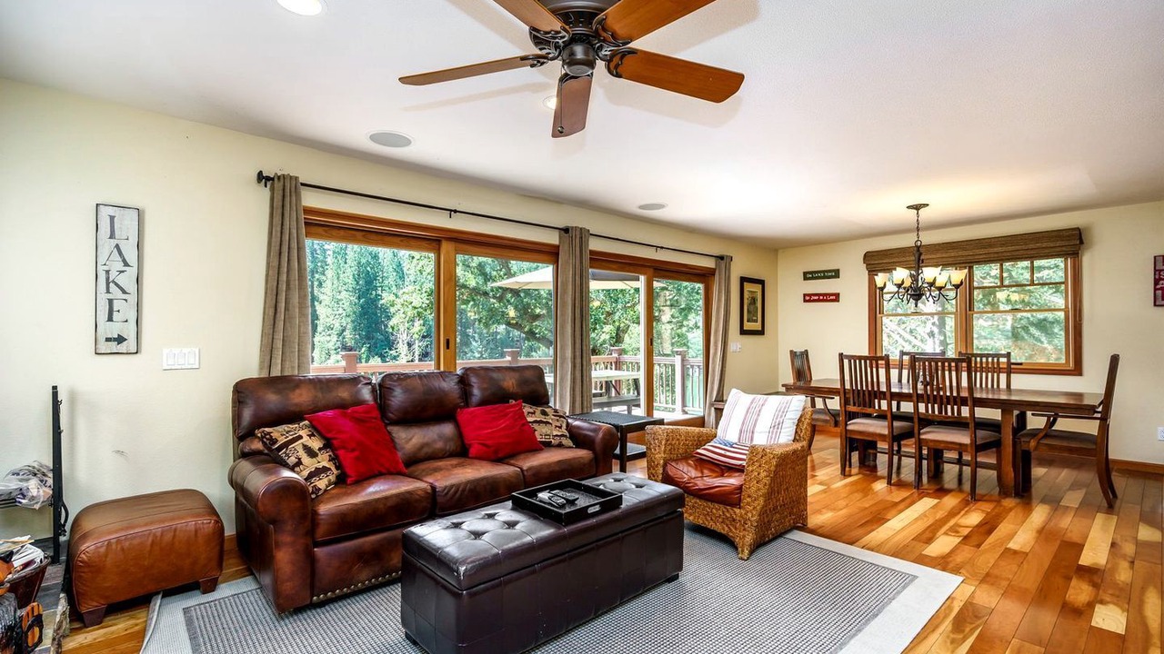 Photo of Livingroom in Groveland