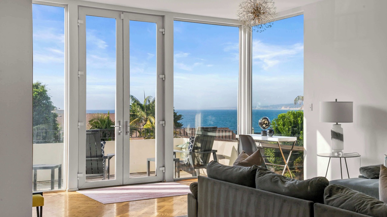 Photo of Livingroom in La Jolla Shores