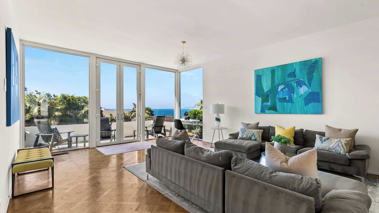 Photo of Livingroom in La Jolla Shores