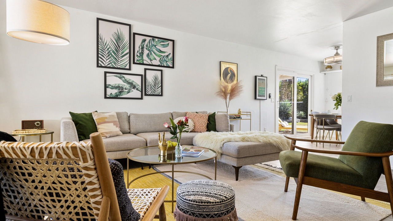 Photo of Livingroom in Desert Park Estates