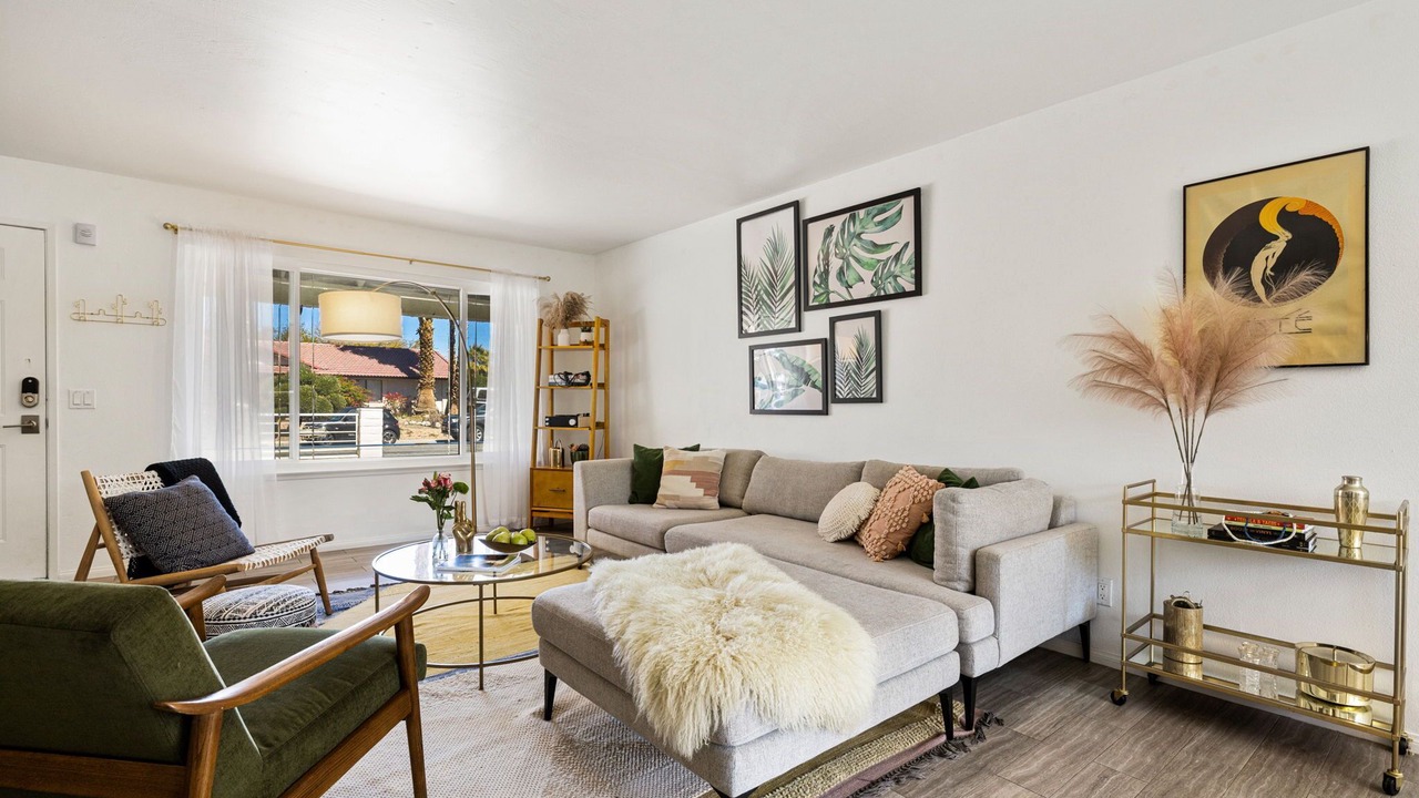 Photo of Livingroom in Desert Park Estates