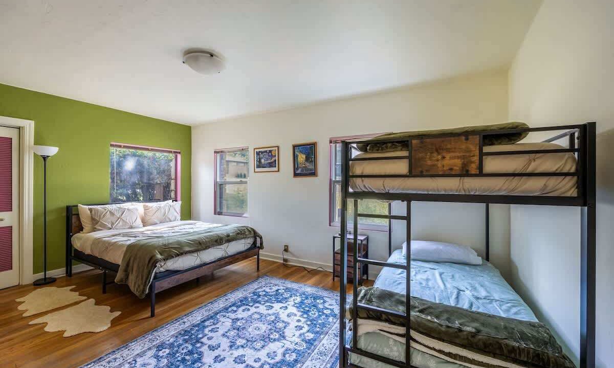 Photo of Bedroom in West University