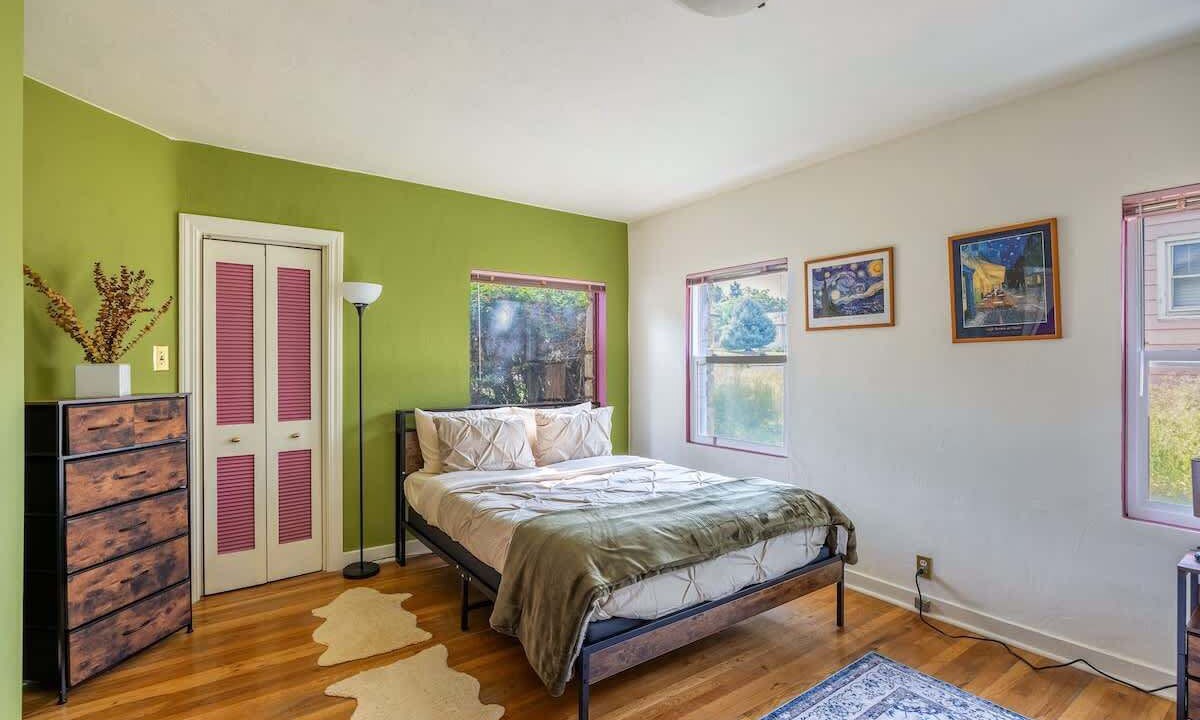 Photo of Bedroom in West University
