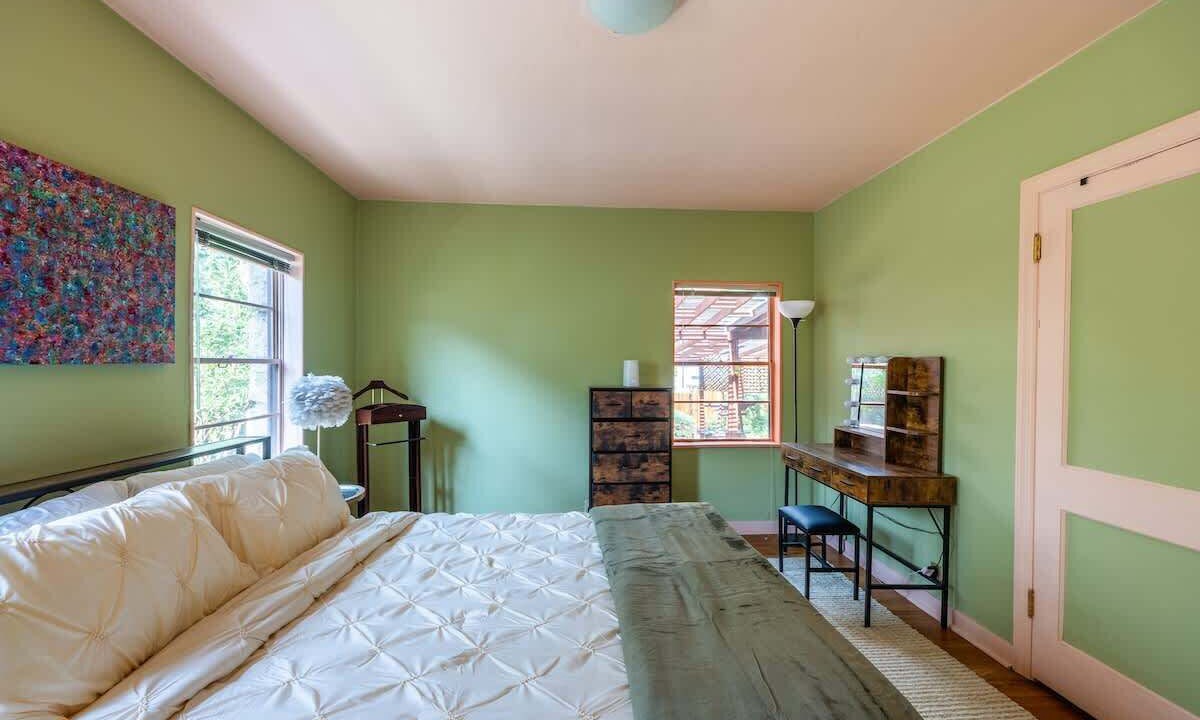 Photo of Bedroom in West University