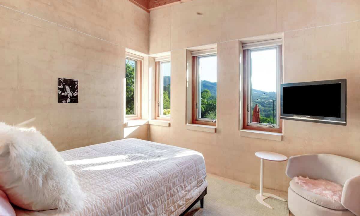 Photo of Bedroom in Glen Ellen