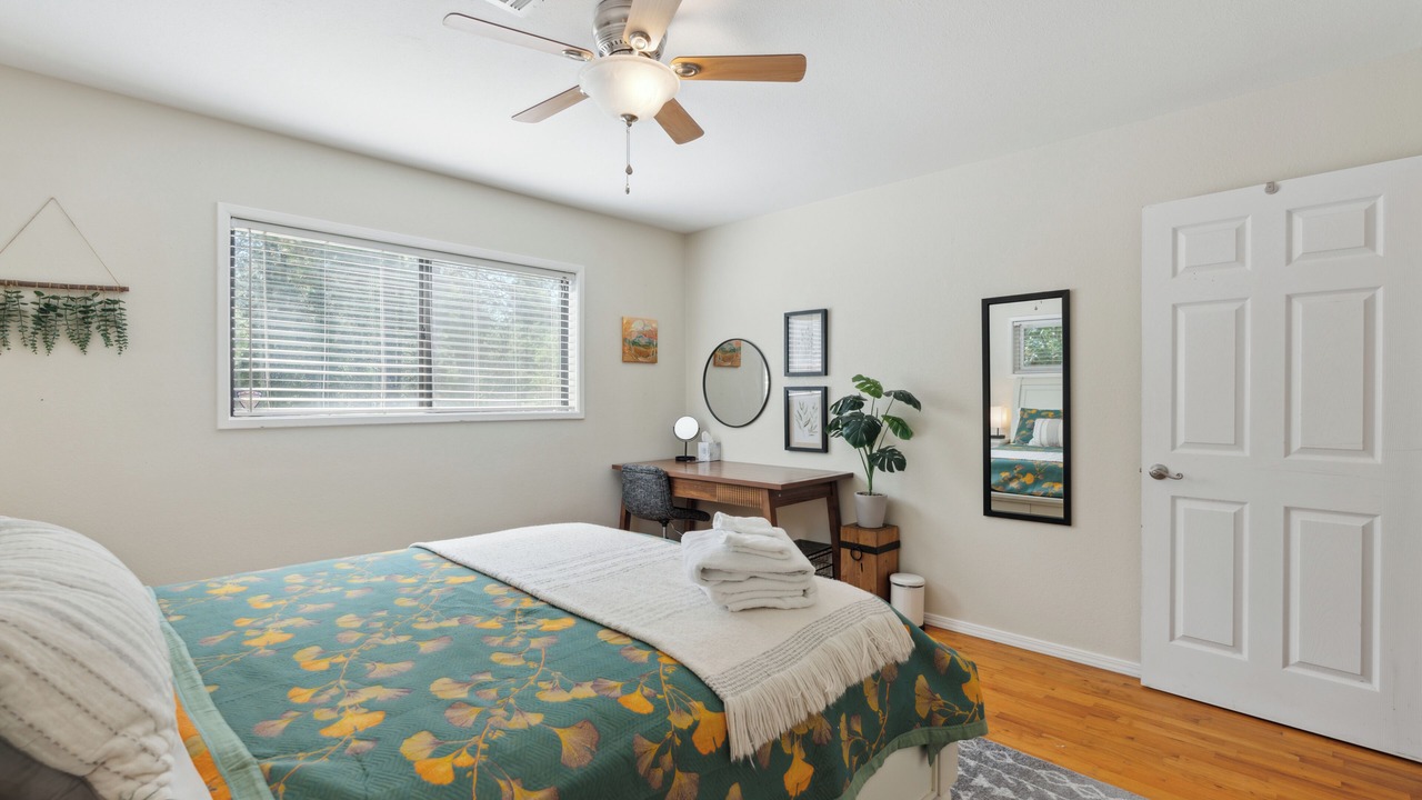 Photo of Bedroom in Shasta Lake