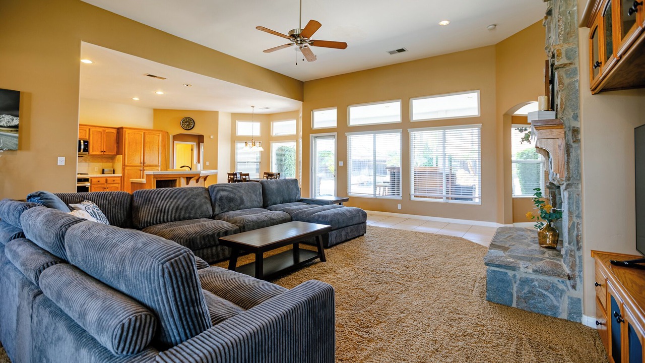 Photo of Livingroom in Rosedale
