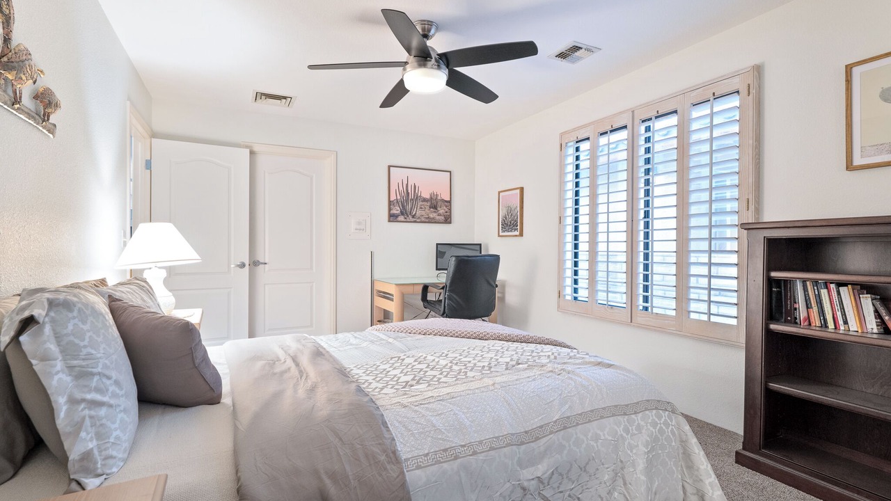 Photo of Bedroom in Holiday Shores