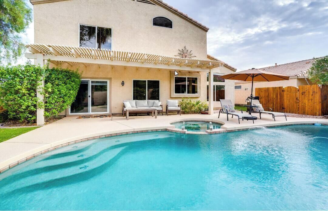 Photo of Outdoor in Garden Lakes