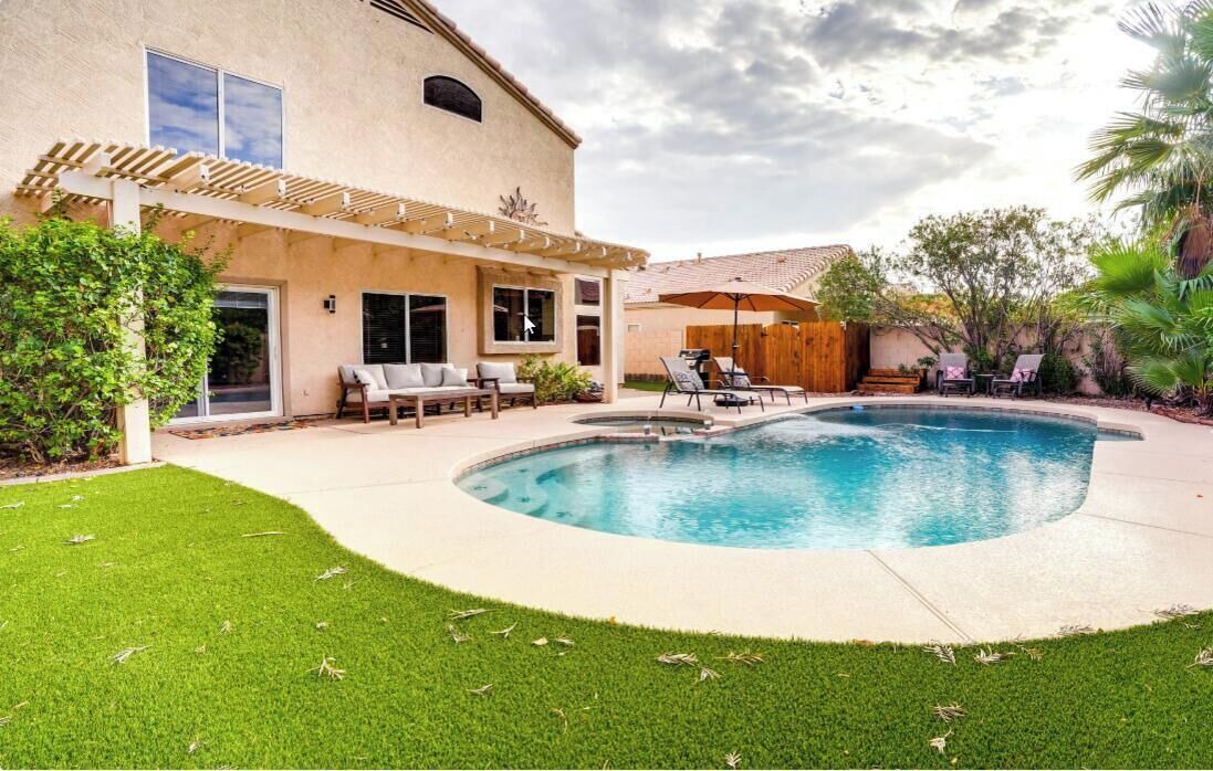 Photo of Outdoor in Garden Lakes
