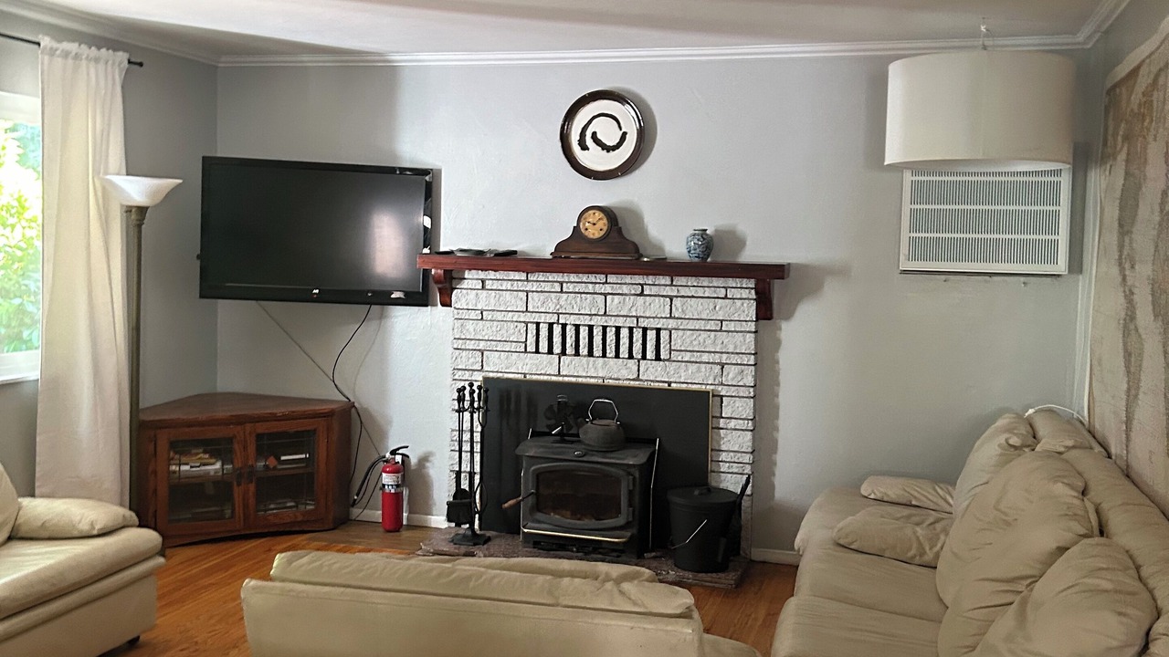 Photo of Livingroom in Dunsmuir