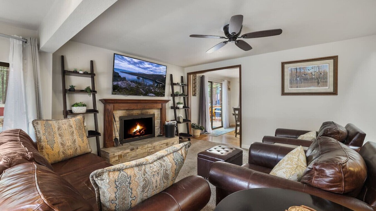 Photo of Livingroom in Black Bart