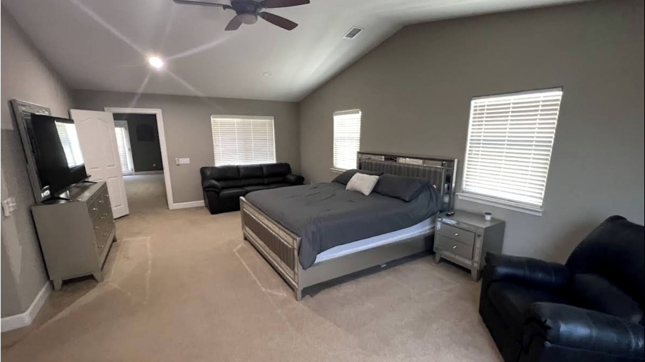 Photo of Bedroom in Oak Shores