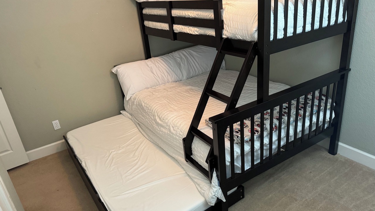 Photo of Bedroom in Oak Shores