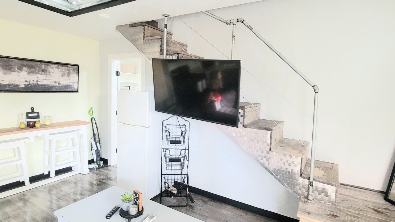 Photo of Livingroom in City Center Medford