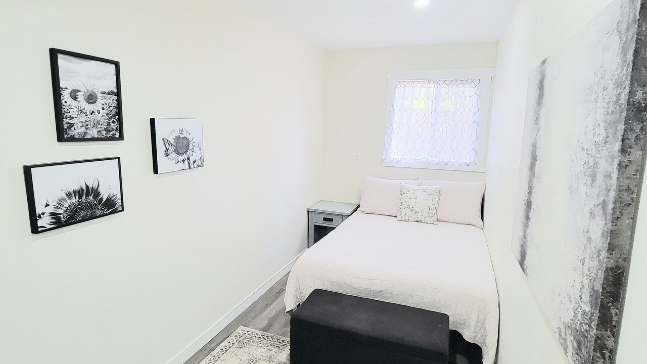 Photo of Bedroom in City Center Medford