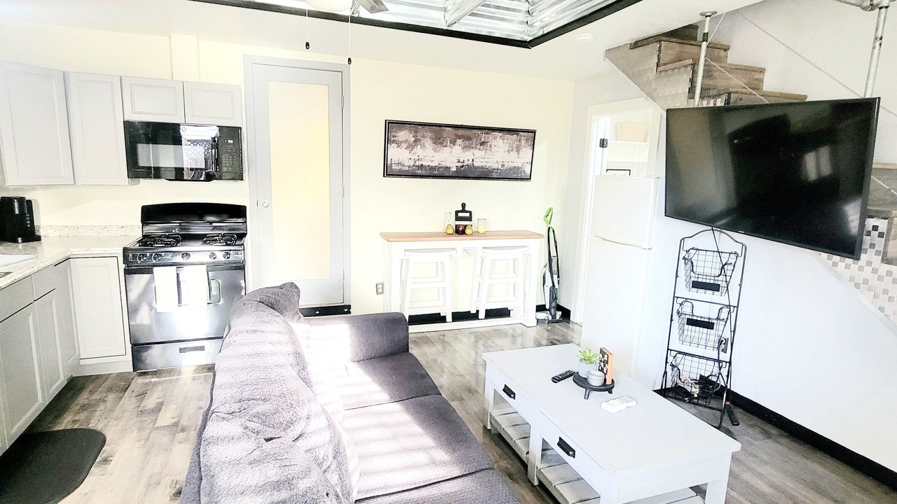 Photo of Livingroom in City Center Medford
