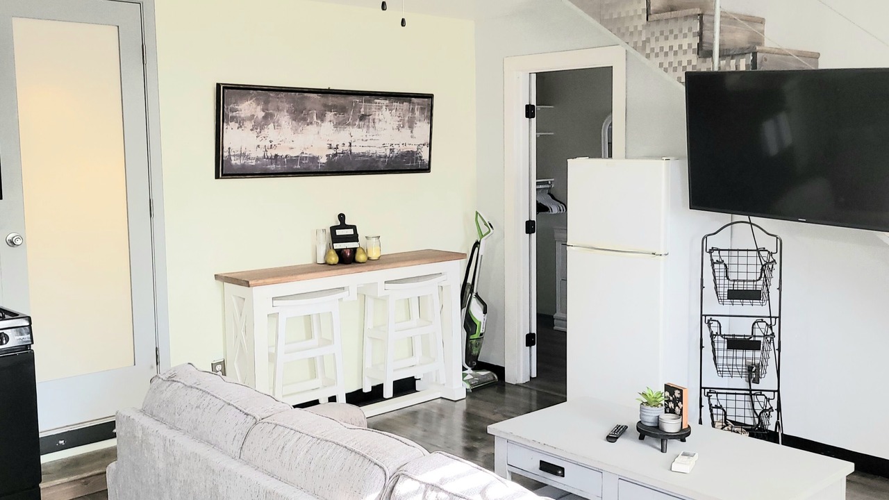 Photo of Livingroom in City Center Medford