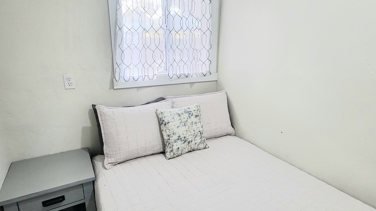 Photo of Bedroom in City Center Medford
