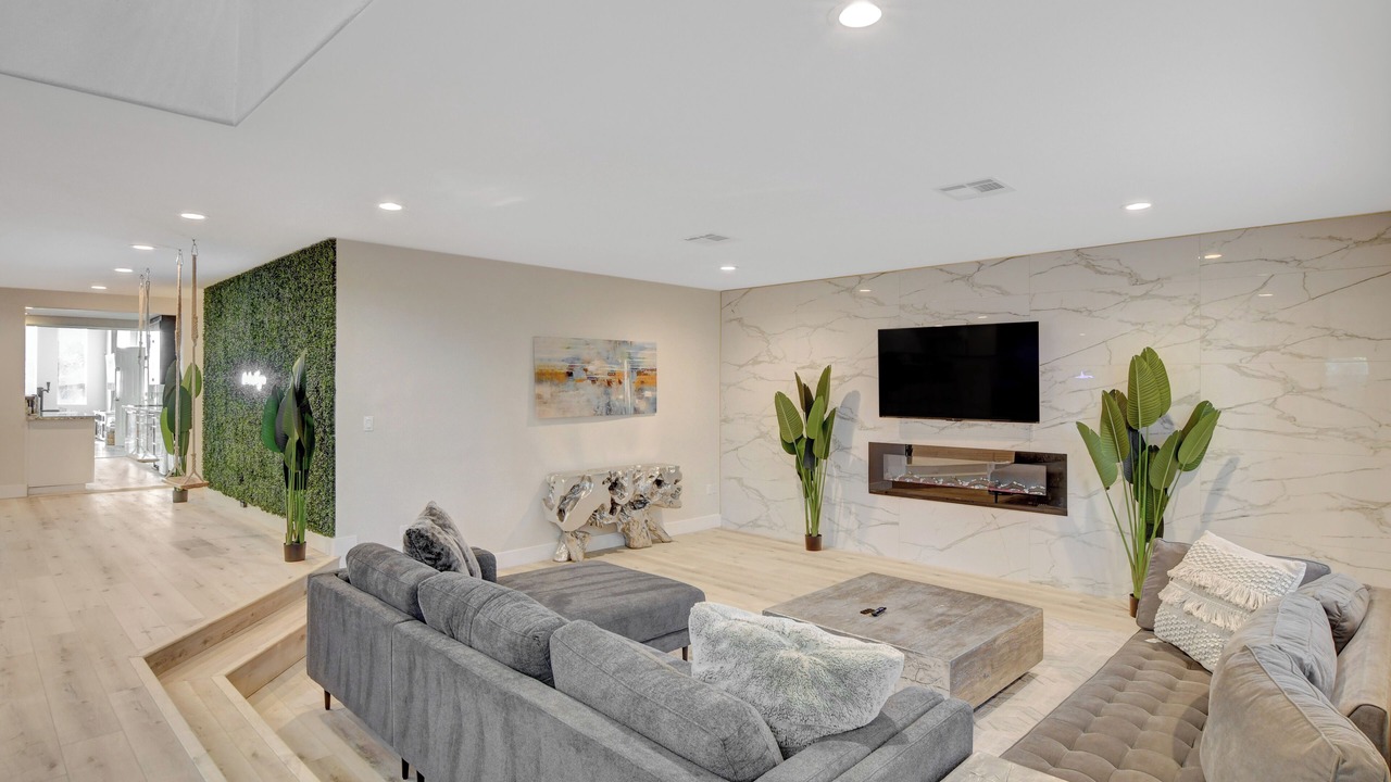 Photo of Livingroom in Enterprise