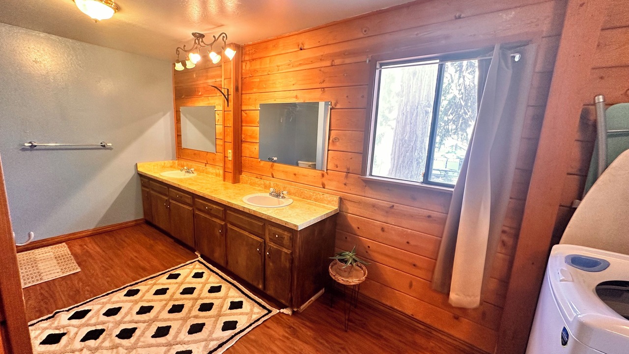 Photo of Bathroom in Auberry