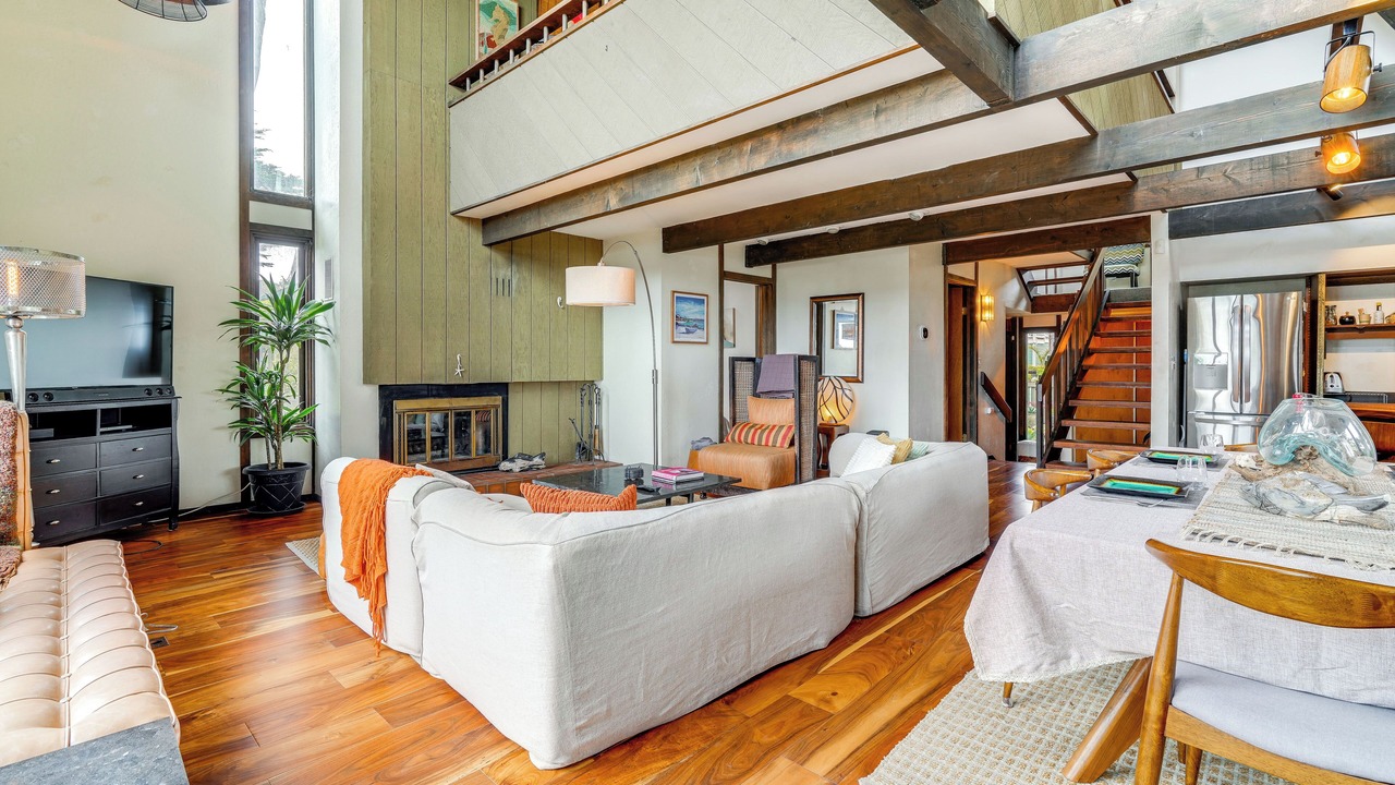 Photo of Livingroom in Moss Beach