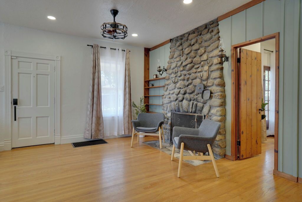 Photo of Livingroom in Upland