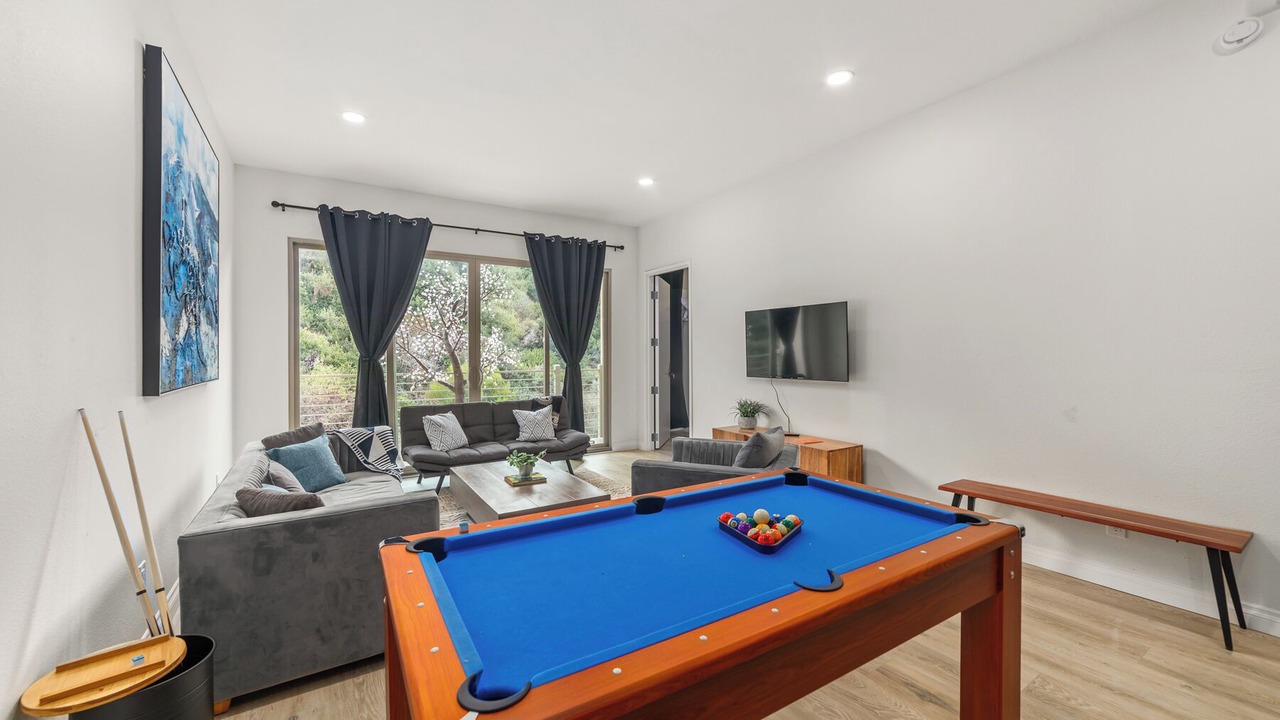 Photo of Livingroom in Mission Valley East
