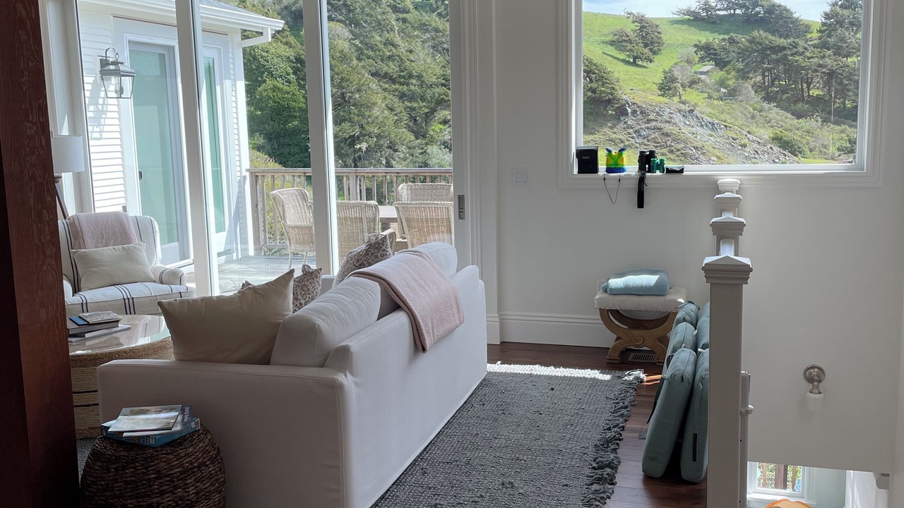 Photo of Livingroom in Jenner