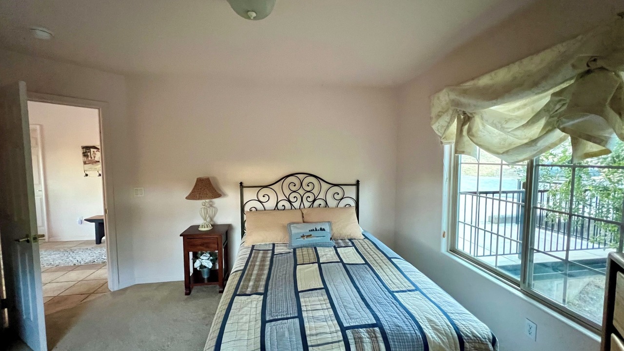 Photo of Bedroom in Oak Shores