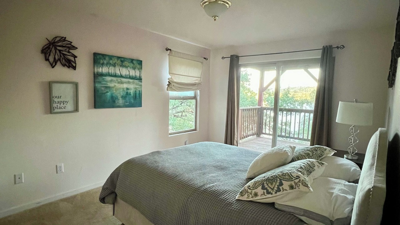 Photo of Bedroom in Oak Shores