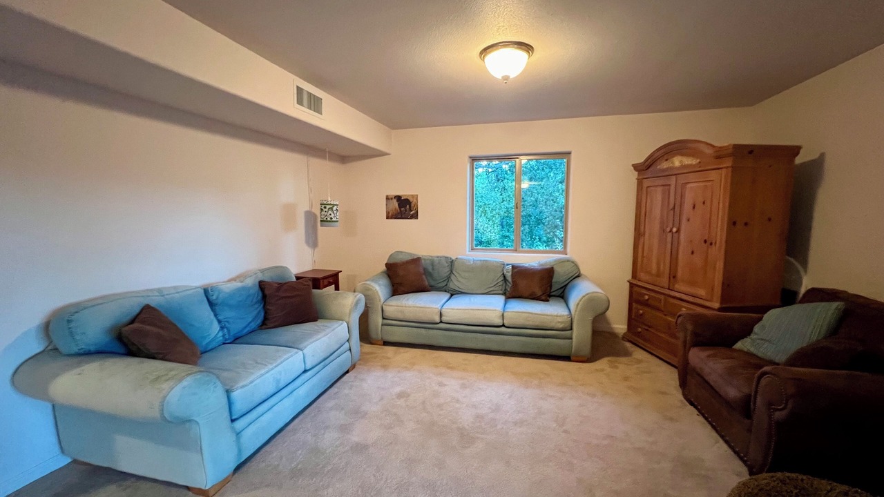 Photo of Livingroom in Oak Shores