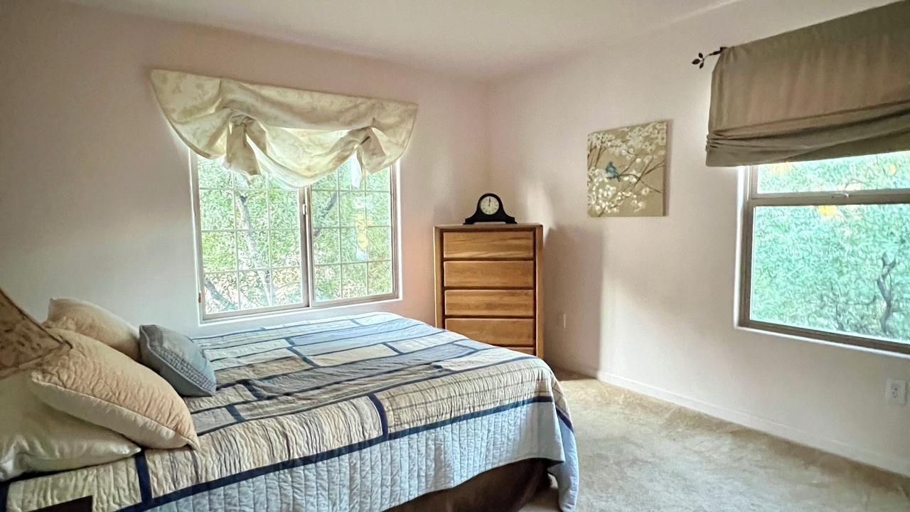 Photo of Bedroom in Oak Shores