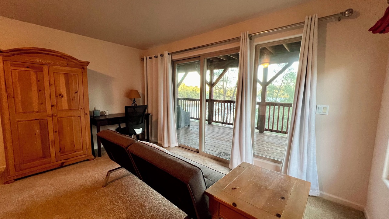 Photo of Livingroom in Oak Shores