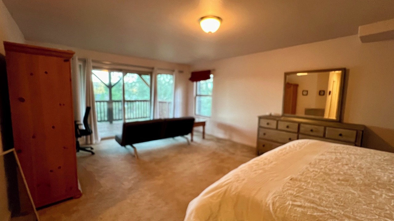Photo of Bedroom in Oak Shores