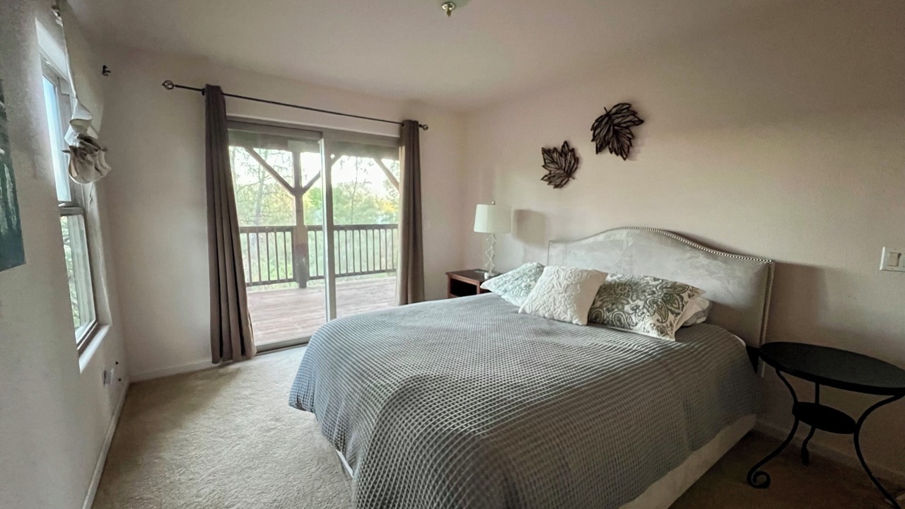 Photo of Bedroom in Oak Shores