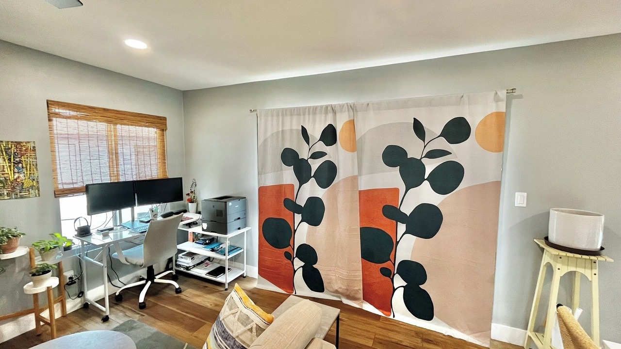Photo of Livingroom in Midway-Pacific Highway
